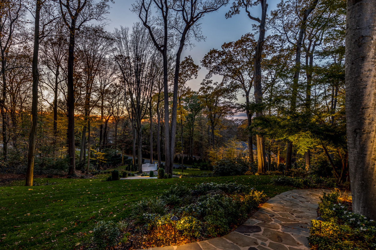 How Expert Landscape Lighting Designers in Suffolk County Transform Your Yard